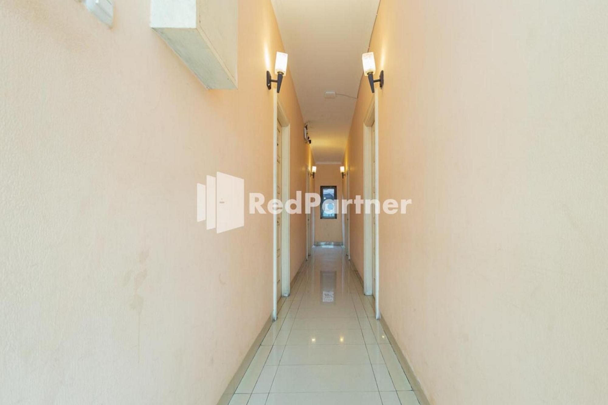 Star Hotel Jaksa Mitra Reddoorz Jakarta Eksteriør billede