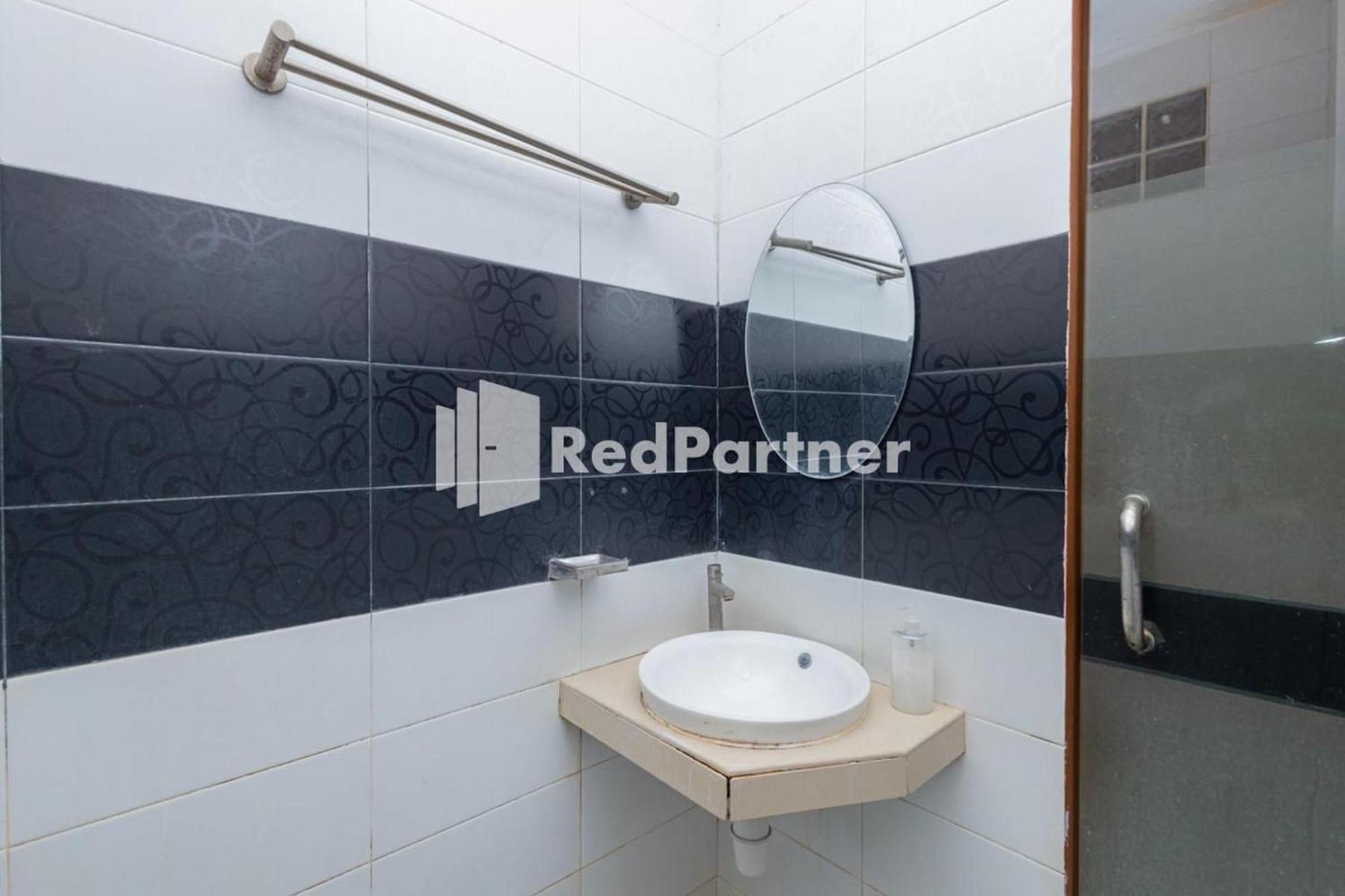 Star Hotel Jaksa Mitra Reddoorz Jakarta Eksteriør billede