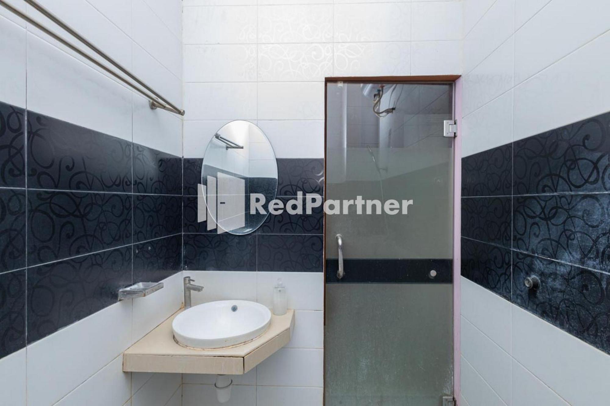 Star Hotel Jaksa Mitra Reddoorz Jakarta Eksteriør billede
